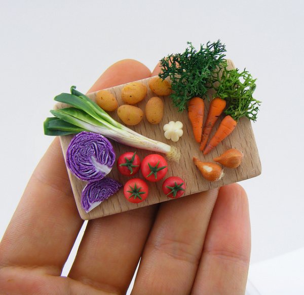 curiouszed's tweet photo. Amazing #miniature food artworks by Shay Aaron https://t.co/LQKcxphnDk #art https://t.co/LpBXHlZHyC
