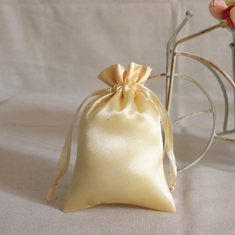 hairdrawstring1's tweet photo. #satingiftbag #giftpackaging#hairpackaging#silkbag #satinpouch#Wholesalecheapnewstylehighqualitydrawstringsatinbag#drawstringsatinhairextensionbags#CustomSatinBagsGiftPouchesCraftsPackaging#SatinBagWithTassel#BlackSatinBagWithPinkPrinting https://t.co/YPk8xEZOVx