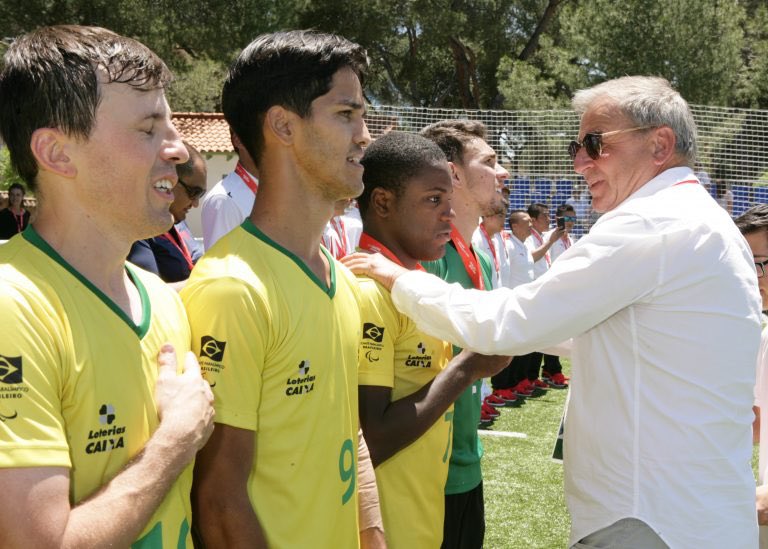 ONCE_oficial's tweet photo. Brasil,  Campeona del mundo de fútbol para ciegos #MundialFutbolCiegos #Madrid Dos genialidades de la ‘canarinha’ le dan la victoria frente a Argentina #BlindFootbaklWorldCup          https://t.co/X3dsgMsVRS https://t.co/UFoU7MhE1f