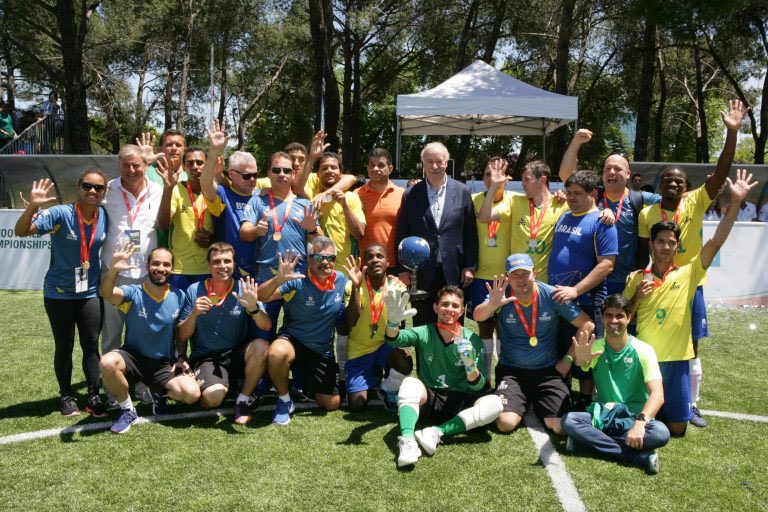 ONCE_oficial's tweet photo. Brasil,  Campeona del mundo de fútbol para ciegos #MundialFutbolCiegos #Madrid Dos genialidades de la ‘canarinha’ le dan la victoria frente a Argentina #BlindFootbaklWorldCup          https://t.co/X3dsgMsVRS https://t.co/UFoU7MhE1f
