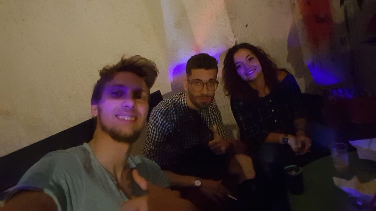Valeria_Nemo's tweet photo. Colleganza! #pub #Malibù #colleghi 🍻🍹 https://t.co/8mXxZb4pqF