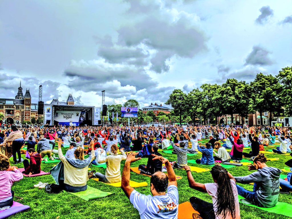 Gurudev's tweet photo. Conducted yoga and meditation in Museumplein, Amsterdam as part of the International Yoga Day celebrations. There is no better way to tackle aggression and depression, the two ills afflicting society, than through yoga. #IDY2018 https://t.co/FihLxTrcNH