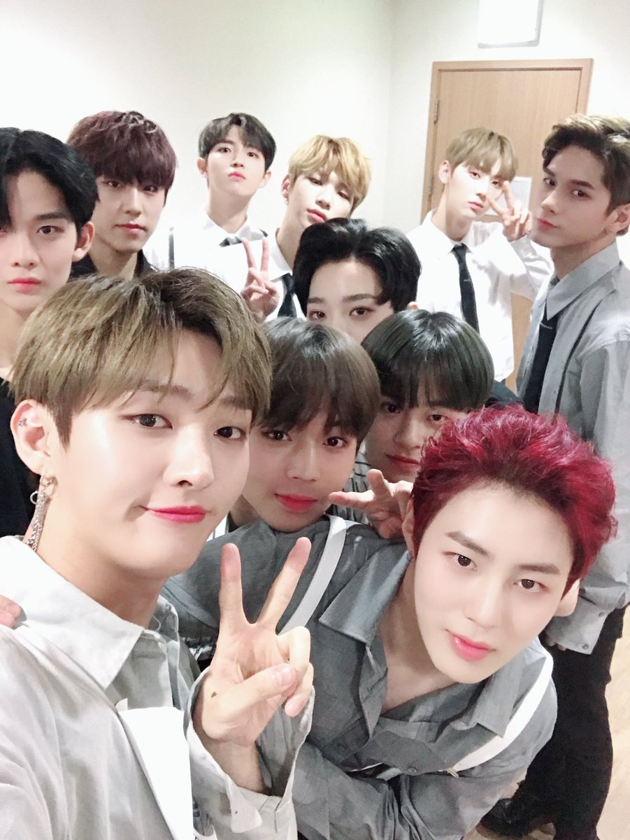 Wanna One tweet media