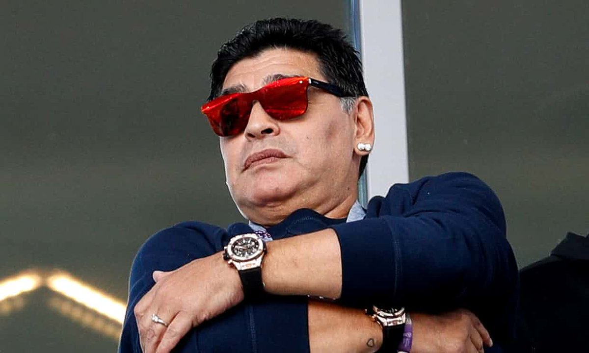 𝙼𝚒𝚔𝚎 𝚁𝚊𝚖𝚙𝚝𝚘𝚗 on Twitter: "Maradona wears two watches.… "