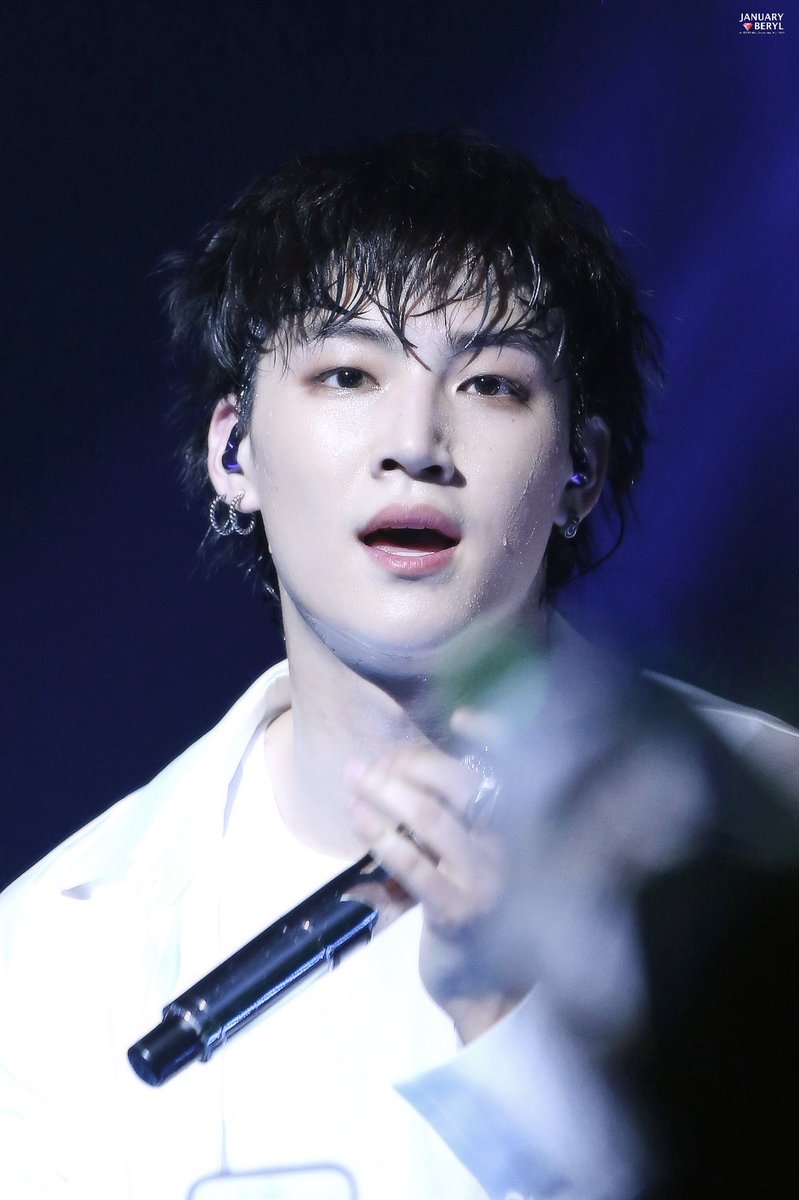 JanuaryBeryl's tweet photo. <HQ> 180610 EYES ON YOU in PARIS
💦
#갓세븐  #GOT7  #재범 #JB https://t.co/aJuP7xw1lN