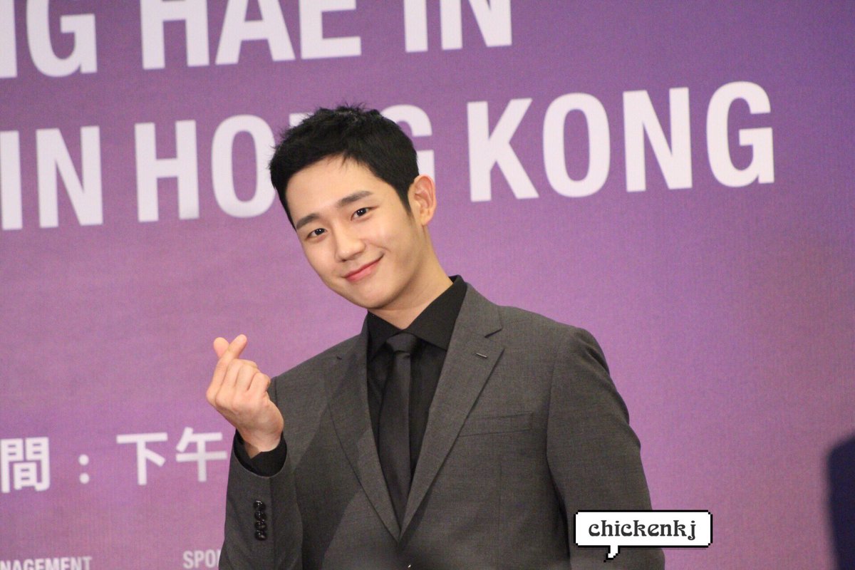 chickenkj__'s tweet photo. 20180617- Jung Hae In’s press conference in Hong Kong Mikiki Plaza 
**Preview**
#정해인 #JungHaeIn #丁海寅 https://t.co/CFFolNGXJR