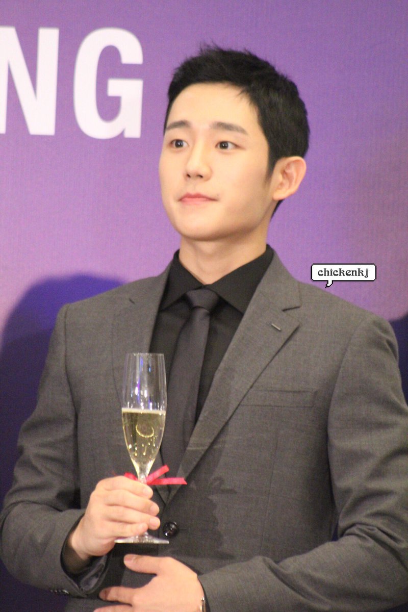 chickenkj__'s tweet photo. 20180617- Jung Hae In’s press conference in Hong Kong Mikiki Plaza 
**Preview**
#정해인 #JungHaeIn #丁海寅 https://t.co/CFFolNGXJR