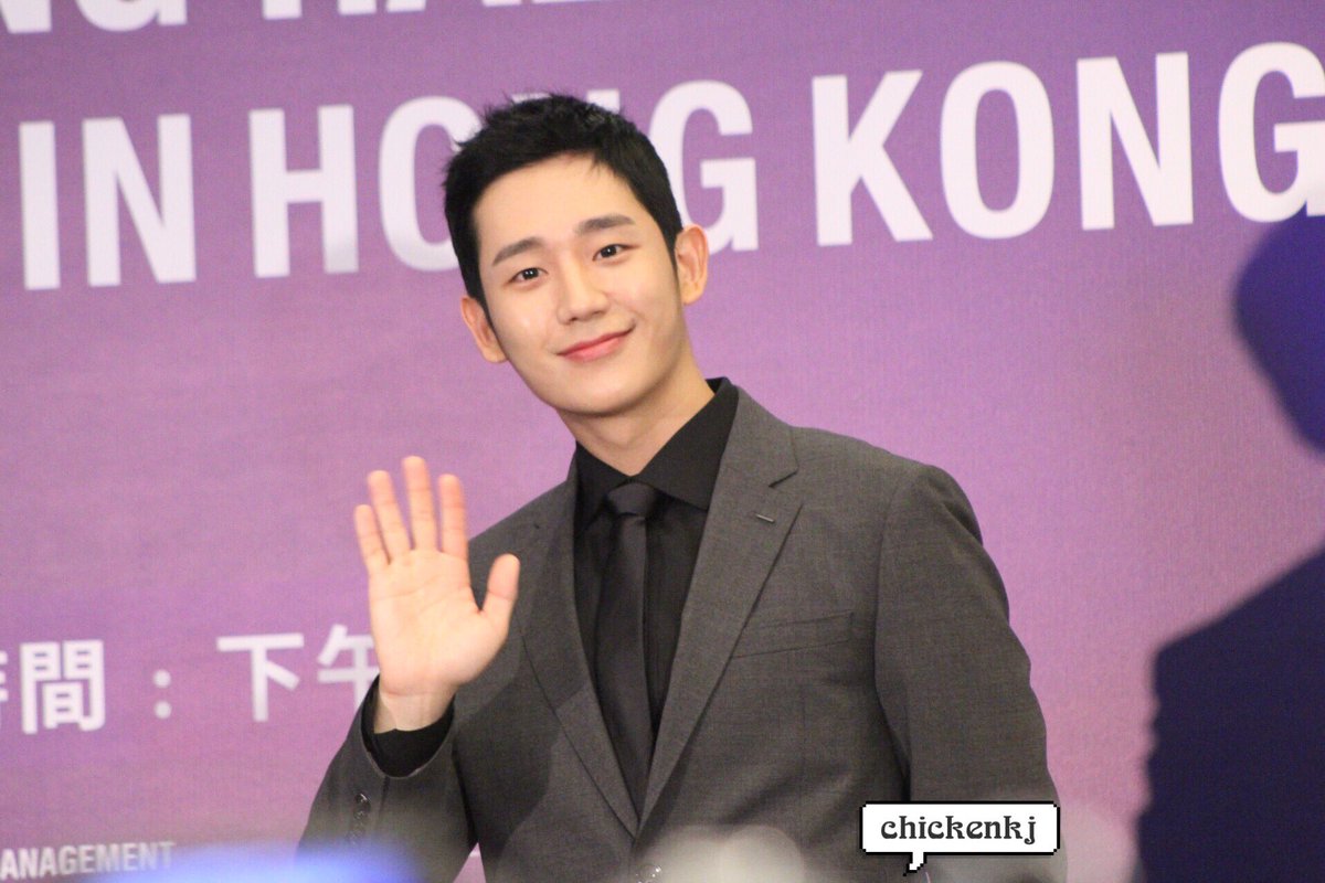 chickenkj__'s tweet photo. 20180617- Jung Hae In’s press conference in Hong Kong Mikiki Plaza 
**Preview**
#정해인 #JungHaeIn #丁海寅 https://t.co/CFFolNGXJR