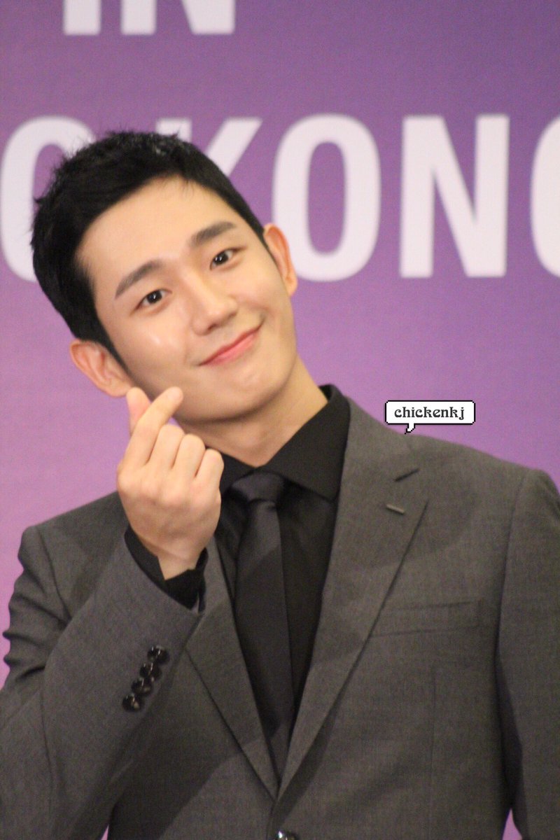 chickenkj__'s tweet photo. 20180617- Jung Hae In’s press conference in Hong Kong Mikiki Plaza 
**Preview**
#정해인 #JungHaeIn #丁海寅 https://t.co/CFFolNGXJR