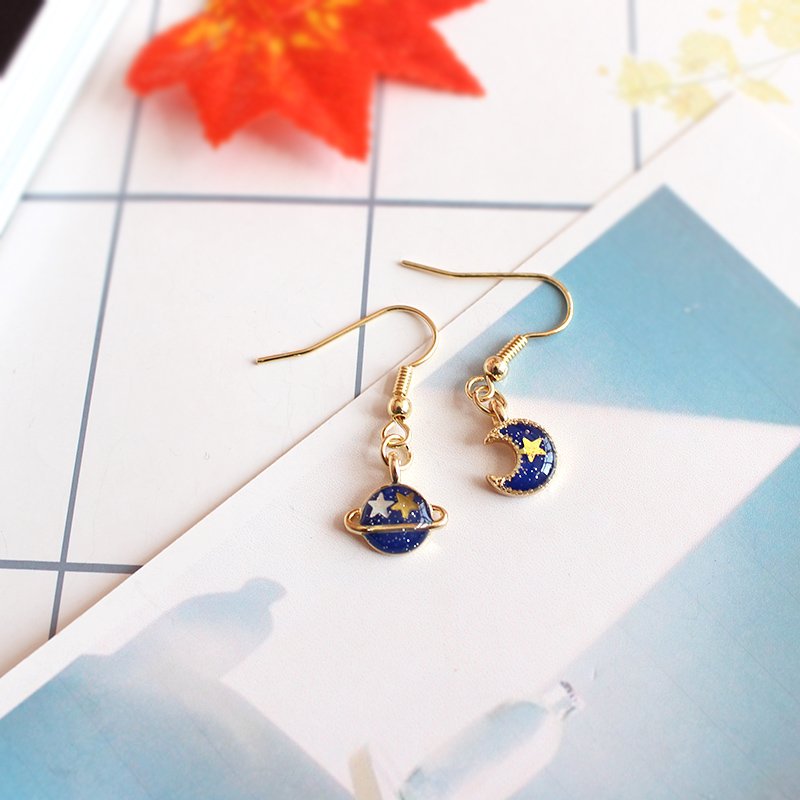 catsterday's tweet photo. #พร้อมส่ง
Moon &amp; Saturn 
▫️60฿

#MBinstock https://t.co/94t8V49d6O