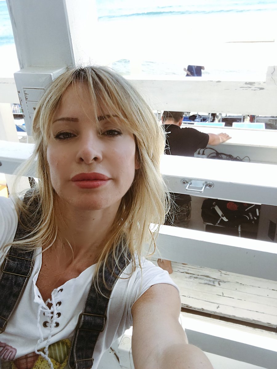 RitaGherz's tweet photo. Hello Bazzano Beach !! Sound check done !
#dj #music #ritagherz #techno #techhouse #deephouse #bazzanobeach #sunmer2018 https://t.co/CeoVYaL0U1