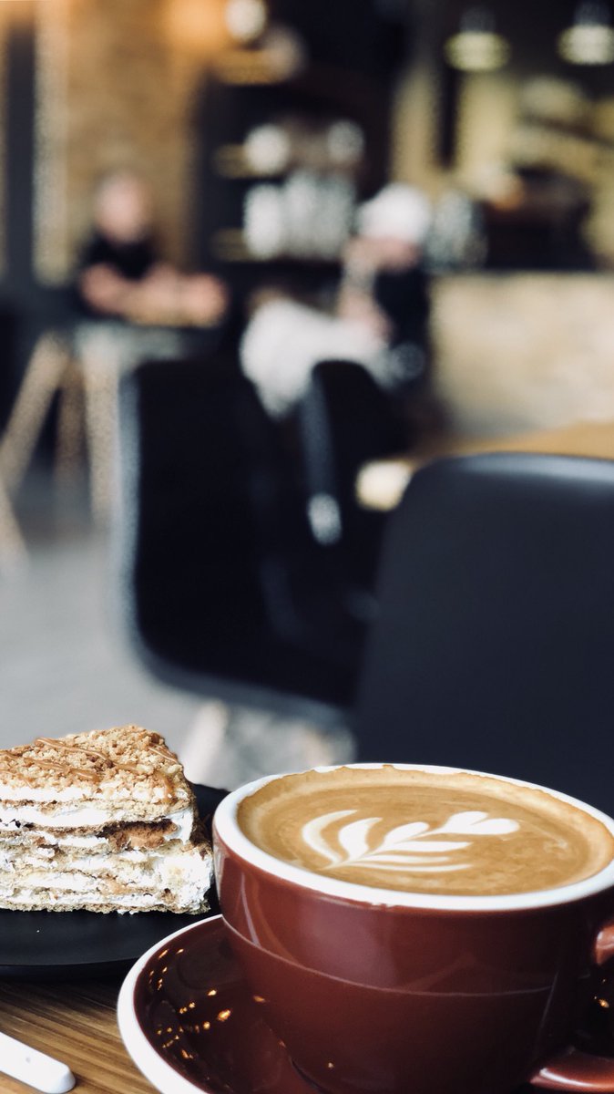 #حروف_وقهوه 

اليَد الواحِدة لا تصفِّق، لكنها تمسك بكوبٍ من القهوه.