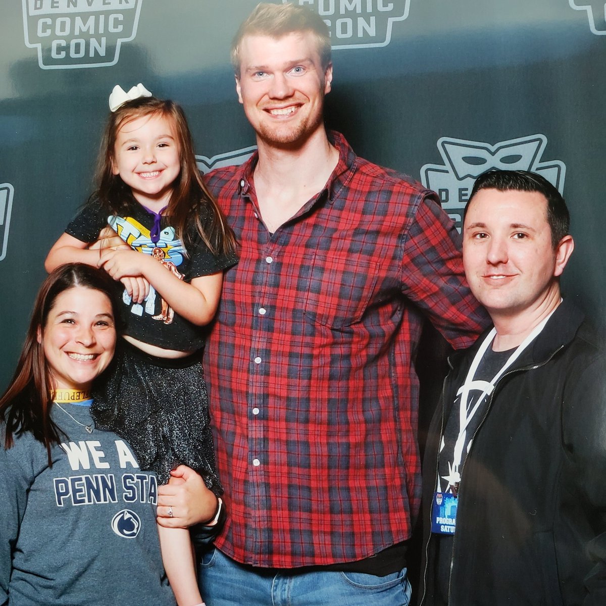 vkliebe28's tweet photo. @JoonasSuotamo @DenverComicCon When you have nerd pride for Chewie and @starwars and your favorite University @penn_state, then you get so excited to meet the man himself! Thank you Joonas for giving my daughter the answer to her "We Are". She was thrilled, as was her dad and I! https://t.co/MwDdvtGyv3