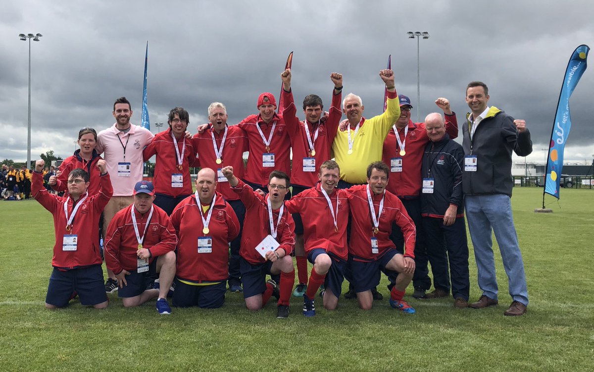 FootballSoi's tweet photo. @SO_Munster seem happy after receiving their golds from @eoinobeara1!

#PlayYourPart
#LetsMakePossible
#IrelandGames
@SOIreland 
@FAIreland https://t.co/ImTjy53tXH