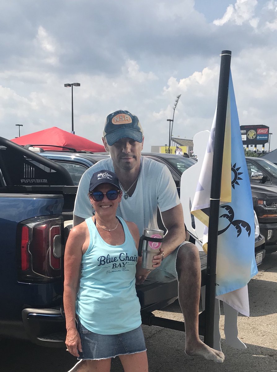 jaleather228's tweet photo. @noshoesradio Amazing show in Columbus!! Drove 3 1/2 hours to get there and listened to NSR all the way!! Love you guys and the music is always the best! Already planning for my next Kenny concert! ♥️🎶 @kennychesney @BlueChairBayRum https://t.co/Ut03igot2D