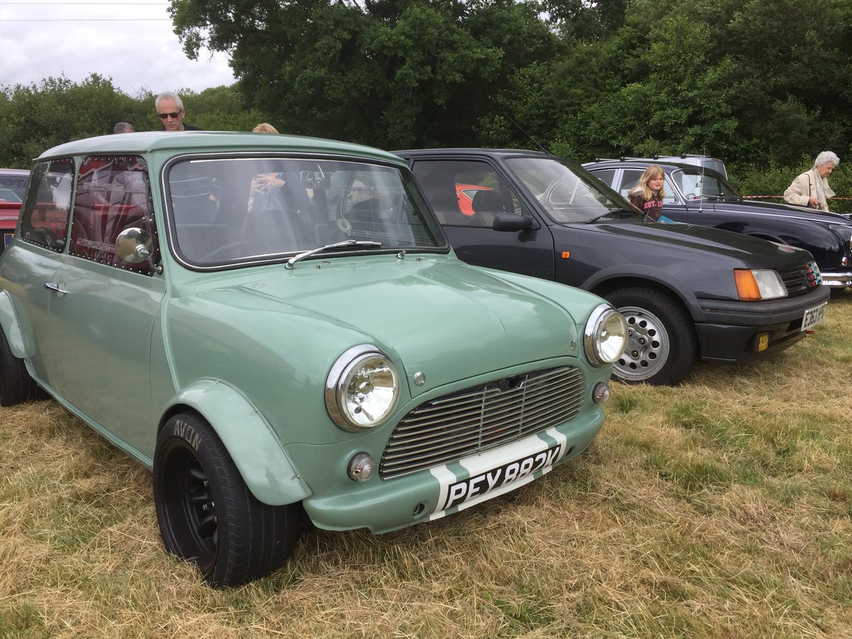CooperRegister's tweet photo. Plenty of Minis at @deers_hut Classic Car Show today https://t.co/MXVBjXvLHo