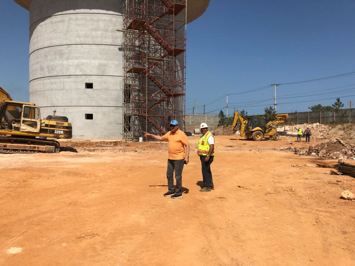 Eladioaquino4's tweet photo. El Director de la @caasdrd #AlejandroMontás continúa con su recorridos habituales por las obras que construye el gobierno a través de la @caasdrd .#CAASDTrabaja #CAASDAvanza #CAASDteescucha @FidelSanchezP @Direccionsocia1 https://t.co/FUJVnWHEef