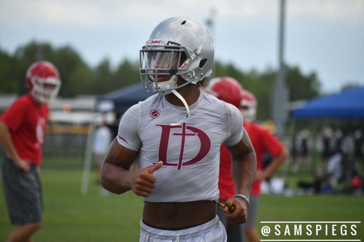 samspiegs's tweet photo. The nation's No. 1 cornerback returned to #LSU four days before his commitment date. As did the nation's No. 1 tackle, who brought his entire family. Additionally, several other priority targets + recruits committed elsewhere were in Baton Rouge

➡️ https://t.co/6paSUaa3Wc https://t.co/w89MvyPc2j