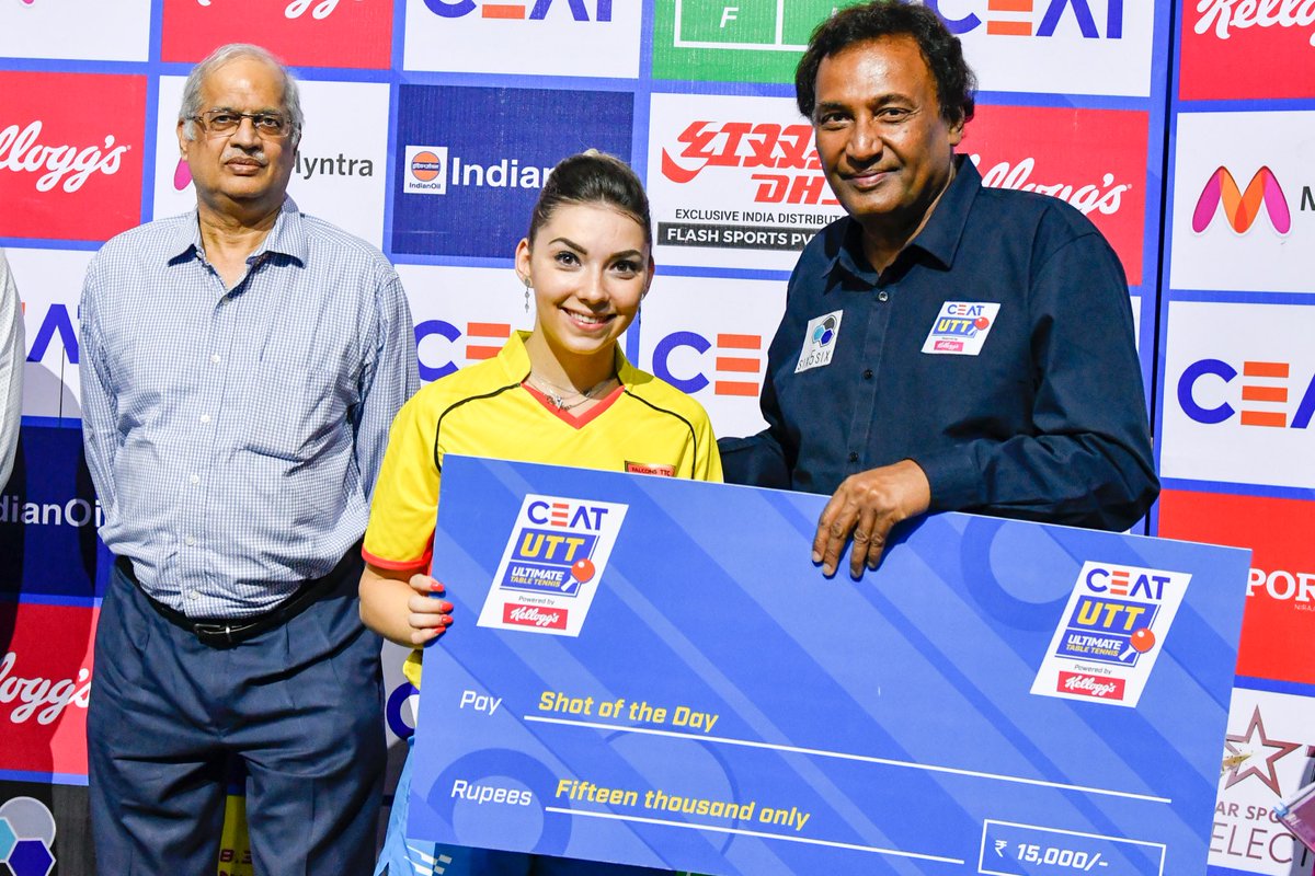 Falcon Bernie Szocs receiving the Shot of the day award for her amazing around the net shot from Former National Champion Niraj Bajaj