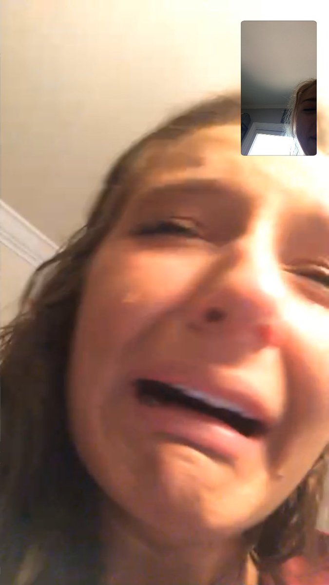 AZongor's tweet photo. When ur best friend FaceTimes you @ 8 in the morning bcuz a spider ran into her closet and she needed emotional support 🕷 https://t.co/XHZbSClknK