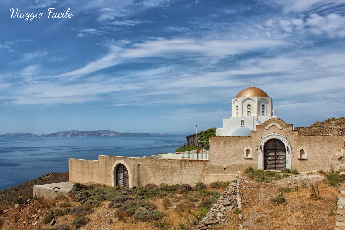 Viaggiofacile's tweet photo. Scorci dorati su Syros... Tinos e le sue 1000 chiesette, un'isola che regala emozioni ad ogni angolo 💙🇬🇷 https://t.co/bqxfdBfxj1