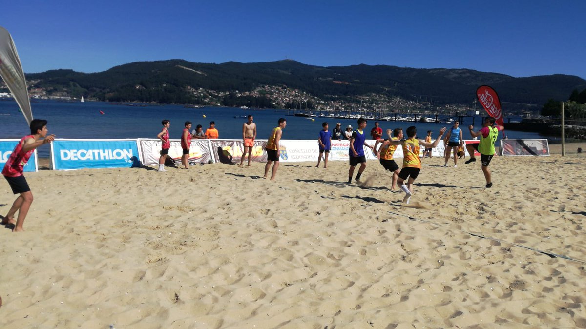 verandeportivo's tweet photo. Esta tarde las finales de Torneo Concello de Redondela de Balonmano Playa se emitirán en streaming. Haz clic en enlace y suscríbete https://t.co/YienWjq1vR https://t.co/51FYBlQ4tn