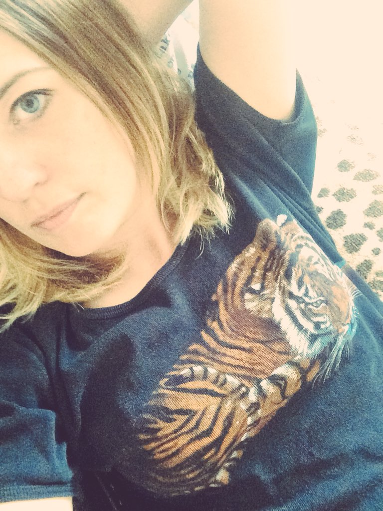 79cannell's tweet photo. Easy 🐅 #Sunday #chilling #tiger #vintagetee #tigertee #tigerobsessed https://t.co/zOOlI1615E