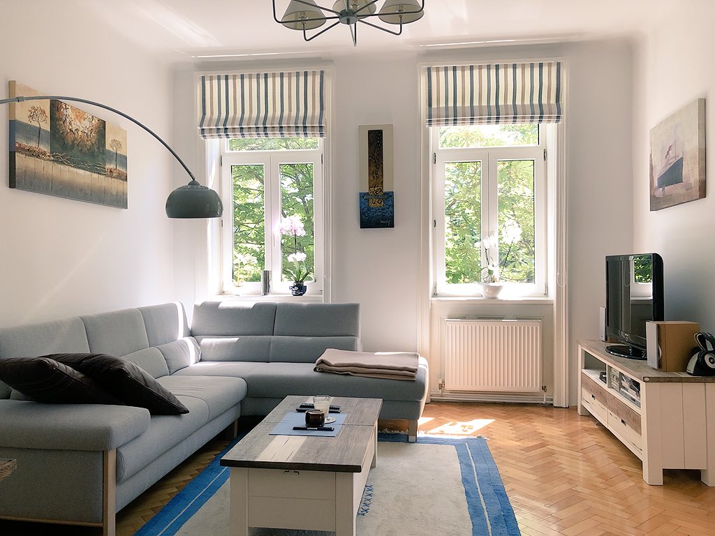 mannlicher_immo's tweet photo. Sehr sonnige, charmante #altbauwohnung #eigentumswohnung #anlegerwohnung in 1140 Wien
Einziehen und wohlfühlen!

ca. 60 qm; 2. Stock; Topzustand; 2 Zimmer (Parkett); Vorzimmer mit vollausgestatteter Küche; Bad mit Dusche; WC extra; kleiner Balkon; Kellerabteil. https://t.co/14Qo4ZBZjk