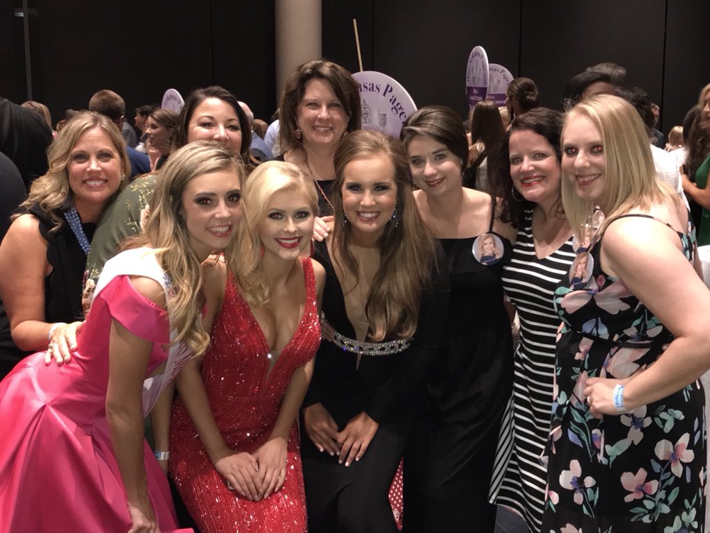 MissGLRMetro's tweet photo. Wow! The @MissGLRMetro titleholders had a fabulous week @MissArkansas &amp; @MissArkansasOT! Congratulations to @jessicamillerr_ TOP 10, @bethany_kasper TOP 15, @abigaild80 TOP 15, Teens in Action Winner, Sarah Cate Lay 3rd RU, Spirit of the Pageant Award &amp; More! #MissArkansas #MAROT https://t.co/QhuPL9s3uU