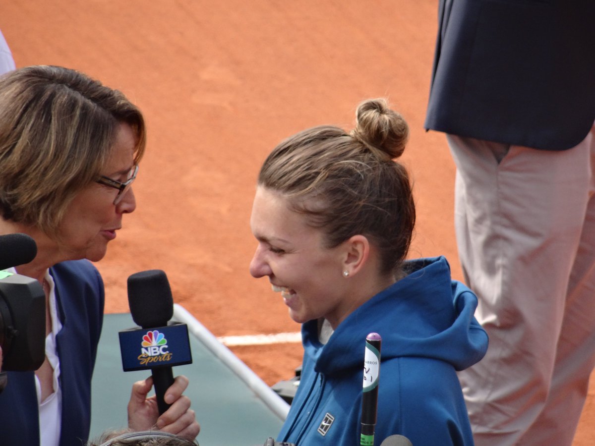 Nanours31's tweet photo. 81.
@Simona_Halep #GrandSlamChampion #MonRolandGarros #MyRolandGarros #RG2018 #Finaledames #WomenFinal https://t.co/YsHbndc6Mi