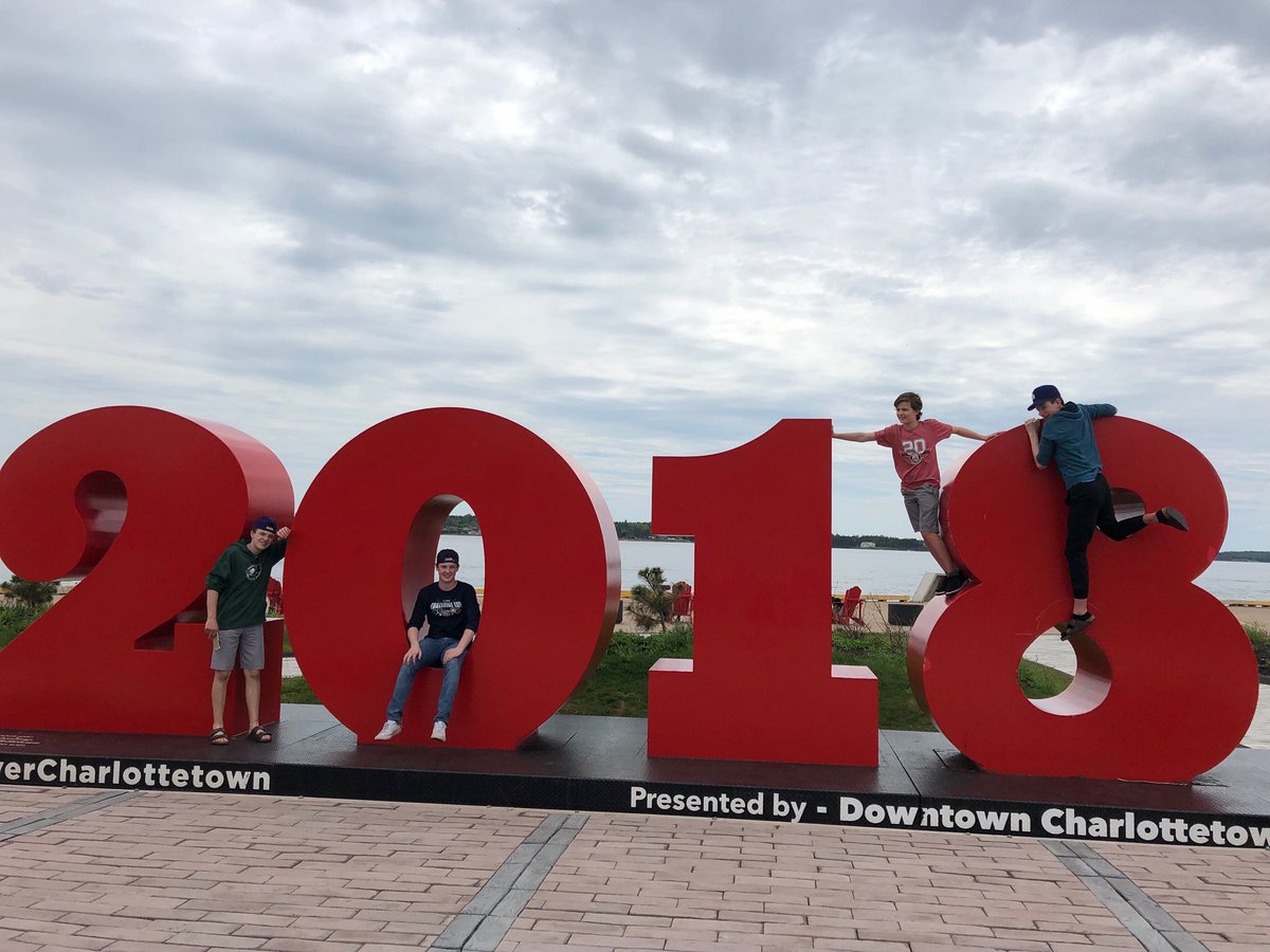 AndrewsHockey1's tweet photo. Amazing day with the staff! Scavenger Hunt was a big success. #Staff18 https://t.co/dj0UiV9dGq