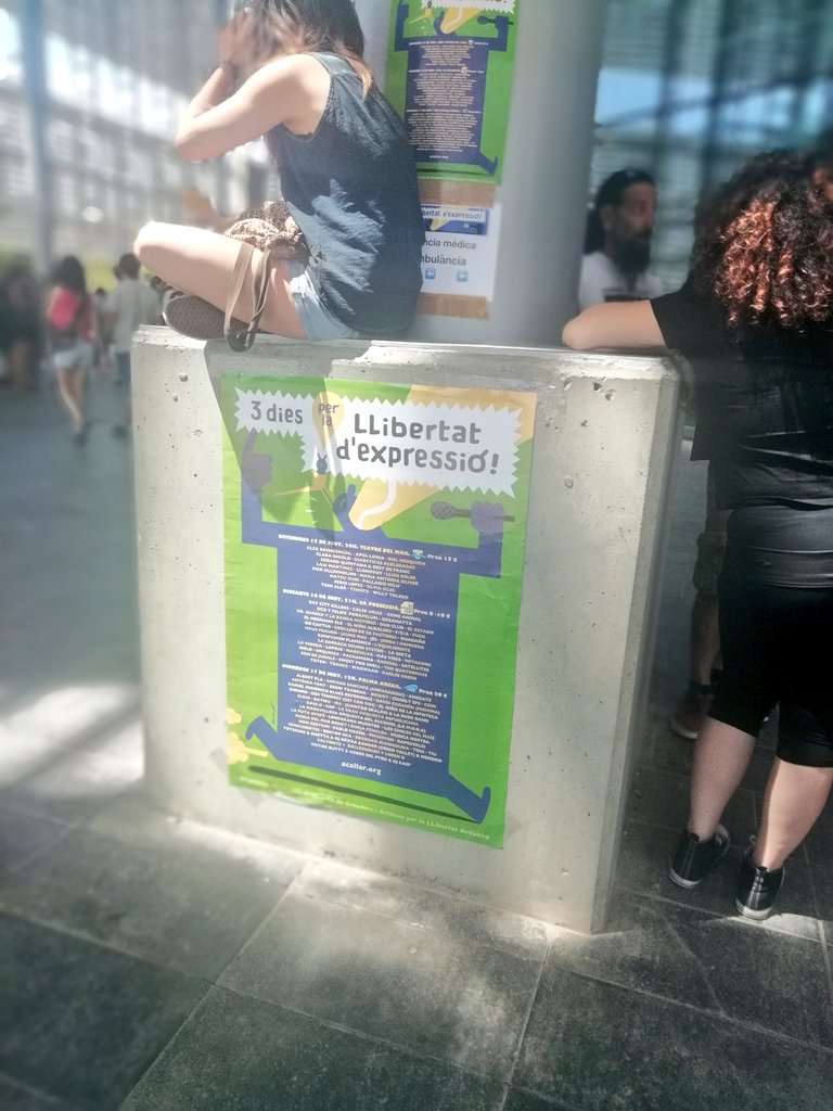 Laurarevolta's tweet photo. Una ocasió única a #Palma per recordar que volem ser lliures per dir i per cantar i que ho volem expressar. Gaudint amb la gent que no calla al concert per la Llibertat d'expressió @acallarassoc #NoCallarem #ForaMorrals #SinMordazas https://t.co/vnVACkGGHx