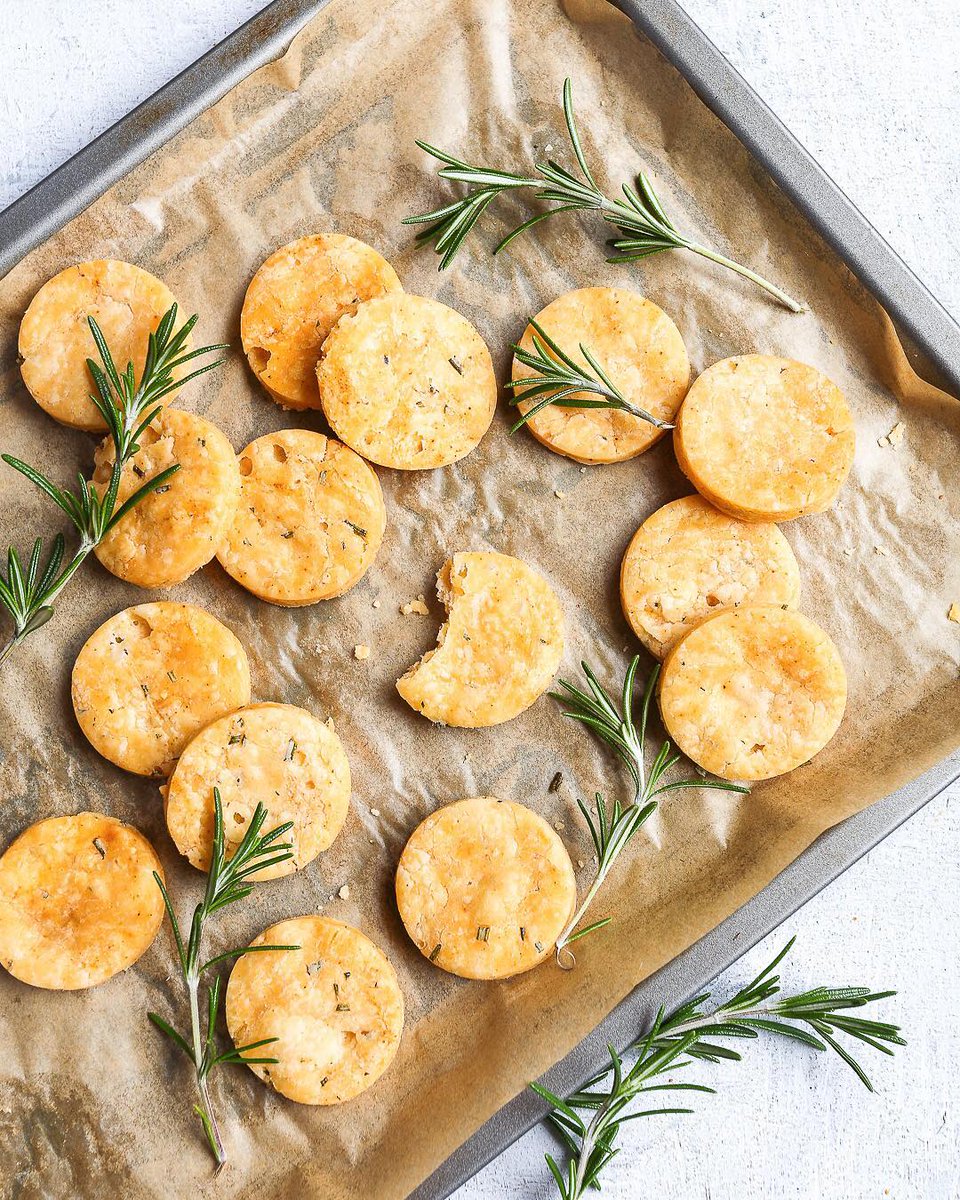 cookbookplugin's tweet image. Load up a bunch of #Ziplock bags and fill them up with these #glutenfree #vegan rosemary crackers by @theloopywhisk! You’re going to want them in your purse, your car, work, nightstand - everywhere. They are the PERFECT snack ❤️

instagram.com/p/Bjc8c9djRUS/…