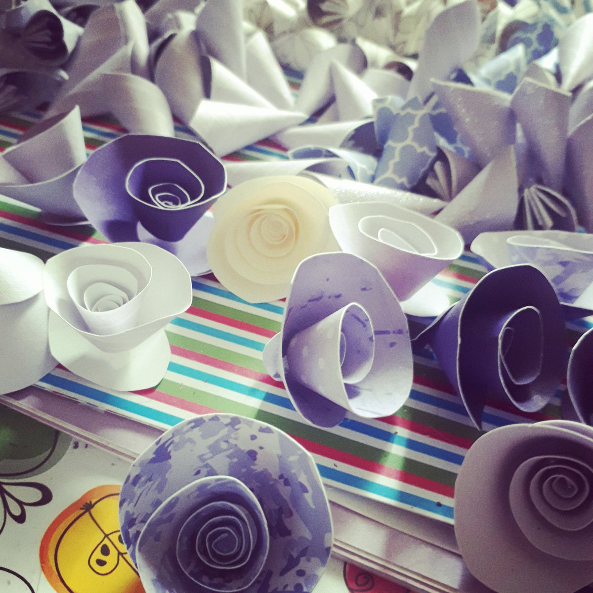 sarahedavidson's tweet photo. Lots of petals ad roses being made for flower girl wands💮🌸💮🌸 https://t.co/L8XEWAuFQX