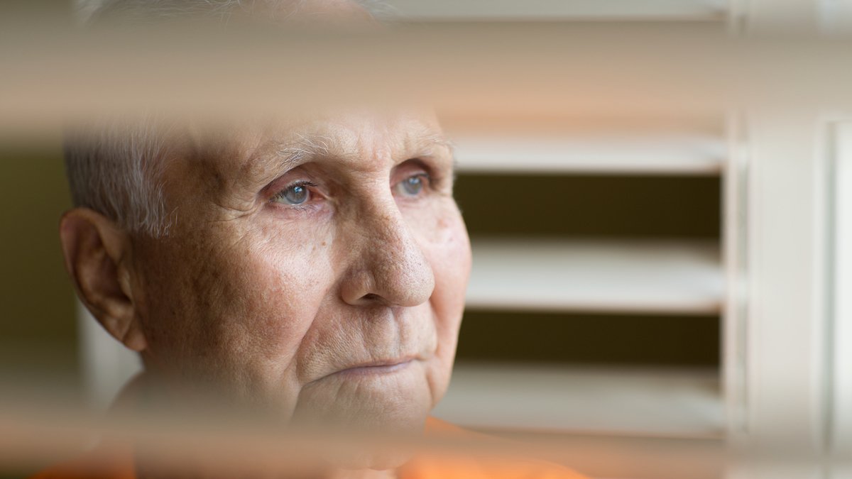 _MealsOnWheels's tweet image. On #FathersDay, millions of homebound fathers, grandfathers and great-grandfathers in America are facing hunger and isolation. Make a gift in honor of the father in your life so that #MealsOnWheels can be there for them. bit.ly/2LUvu6S