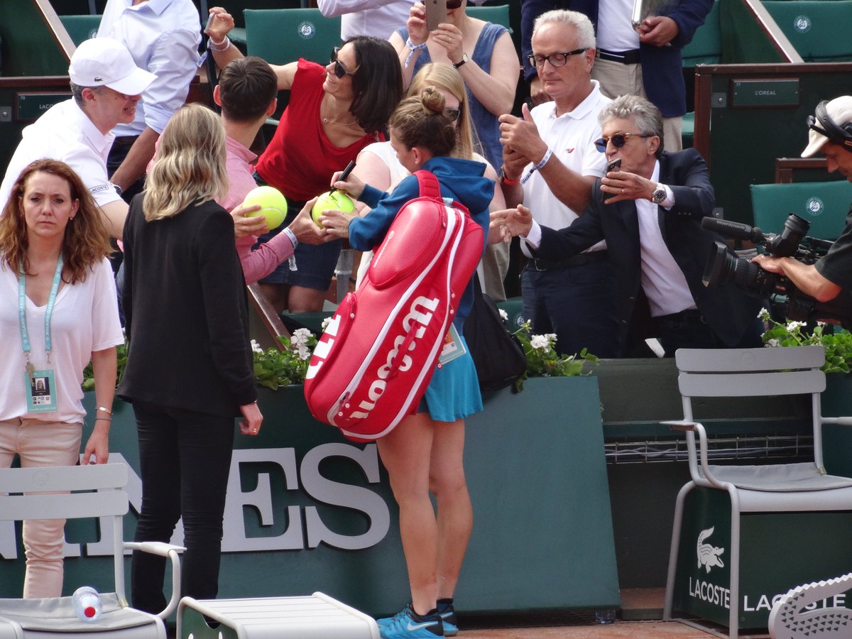 Nanours31's tweet photo. 84.
@Simona_Halep #GrandSlamChampion #MonRolandGarros #MyRolandGarros #RG2018 #Finaledames #WomenFinal https://t.co/QZRrOosb9n