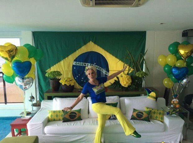 insonizada's tweet photo. estudos
obrigação
provas
vida amorosa
responsabilidade

eu: HOJE TEM BRASIL https://t.co/huG7VyfJqq