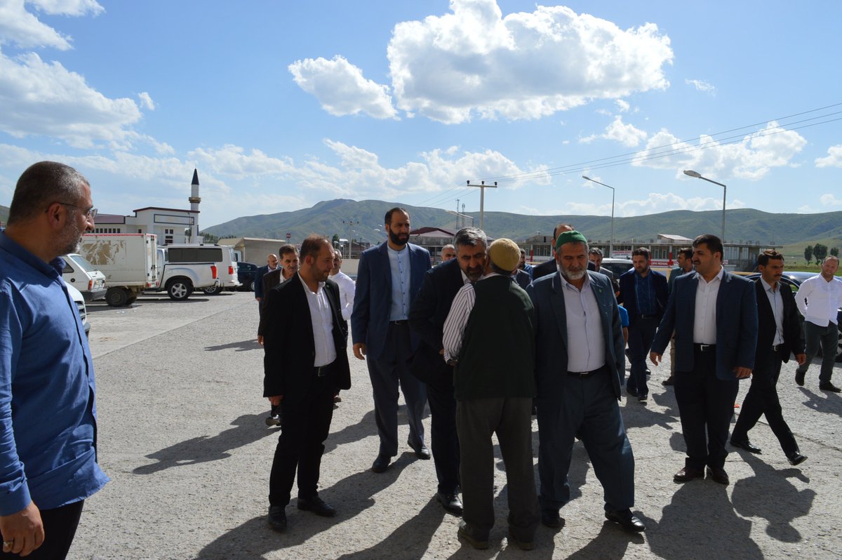 tontas13's tweet photo. HÜDA PAR Bitlis Milletvekili adayları, beraberindeki kalabalık bir heyetle birlikte, Bitlis Tatvan Develet Hastanesinde, hastaları ziyaret ederek, geçmiş olsun dileklerinde bulundular. https://t.co/RYG2pYMBeS