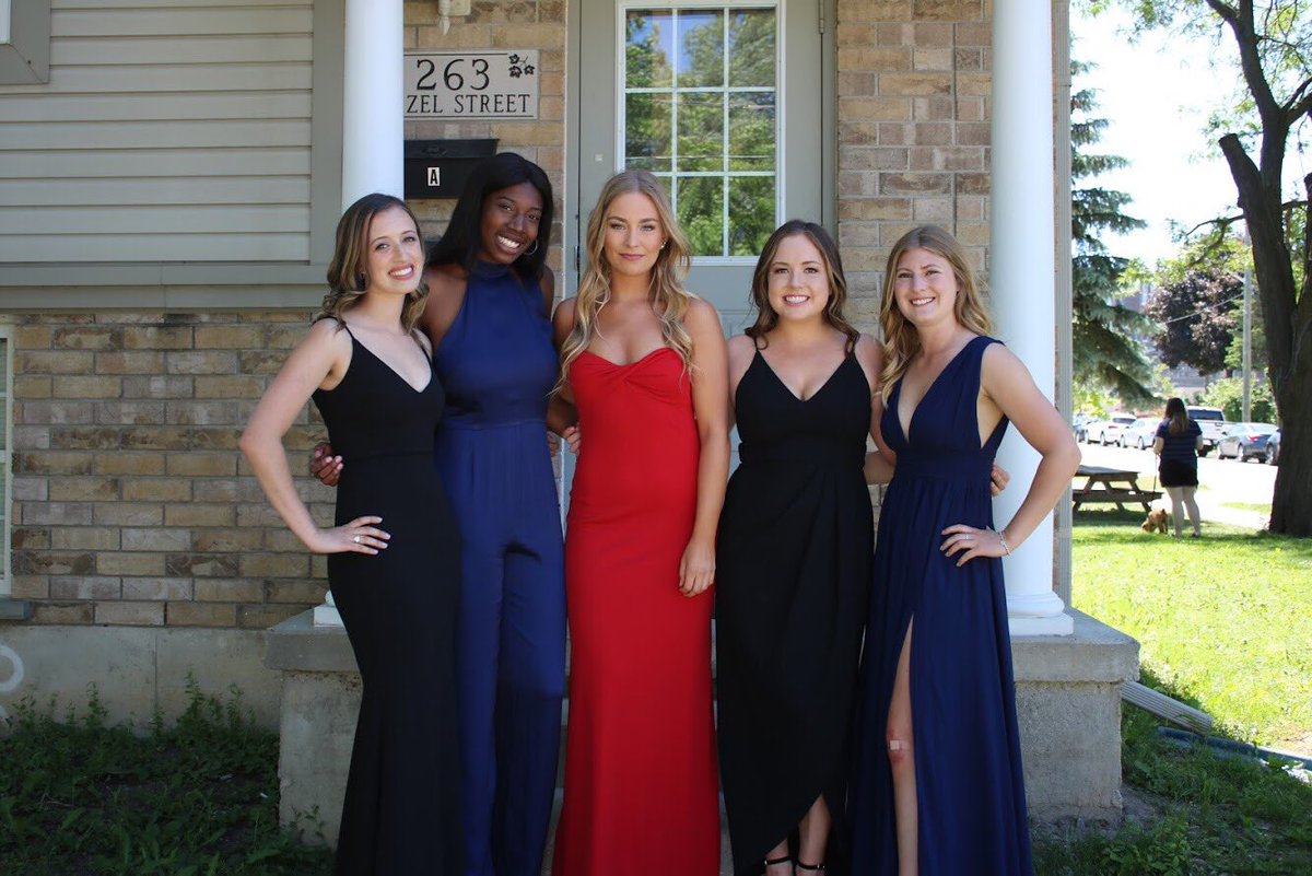 SarahDibblee's tweet photo. Some of the @LazaridisSchool class of 2018 at Graduation Ball! https://t.co/Zl0ac6hajk