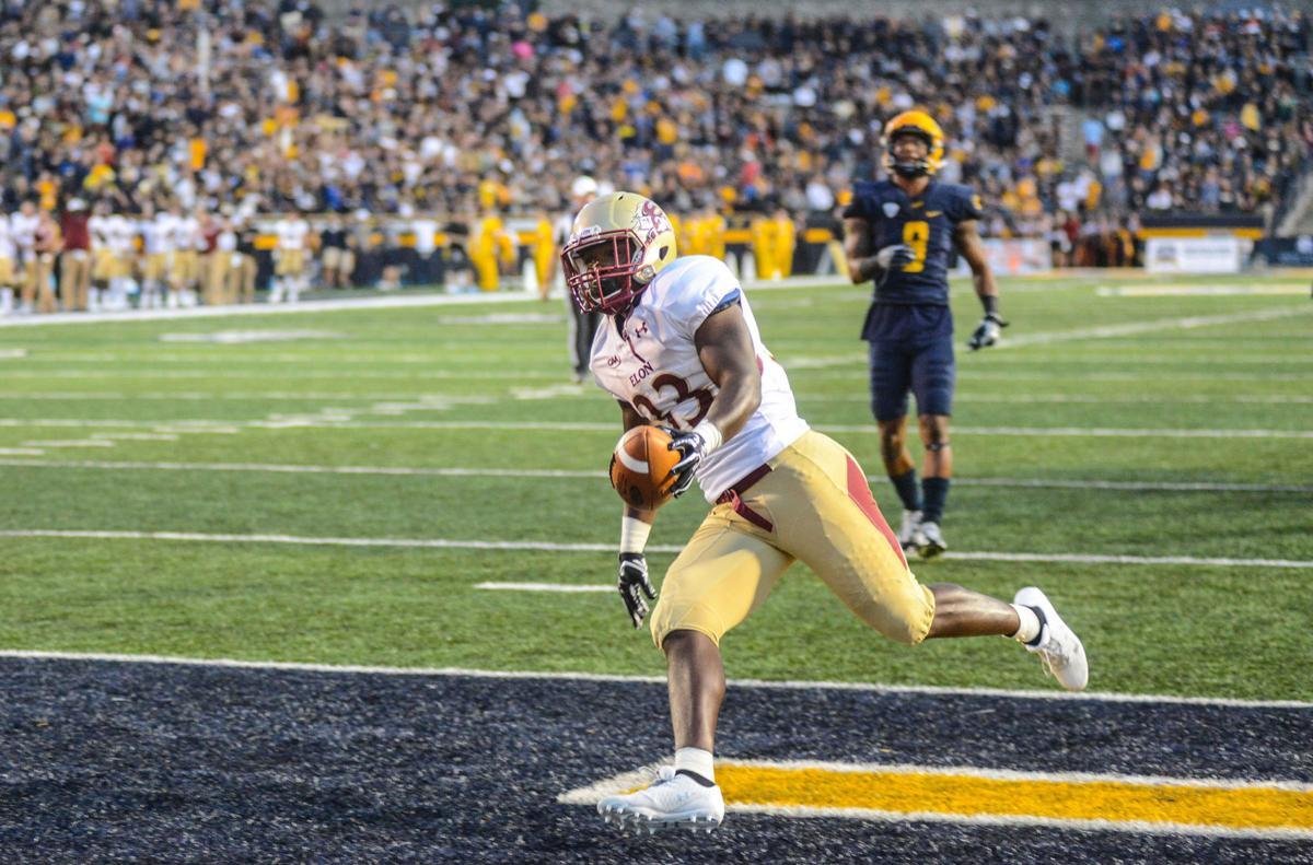 MattKrausePxP's tweet photo. 7⃣6⃣ days until @ElonFootball
Brelynd Cyphers rushed for 47⃣6⃣ yards in his redshirt freshman campaign in 2017. Nine of those yards came on this touchdown run against Toledo, one of his four touchdowns on the season. https://t.co/D7JpQmm3iq