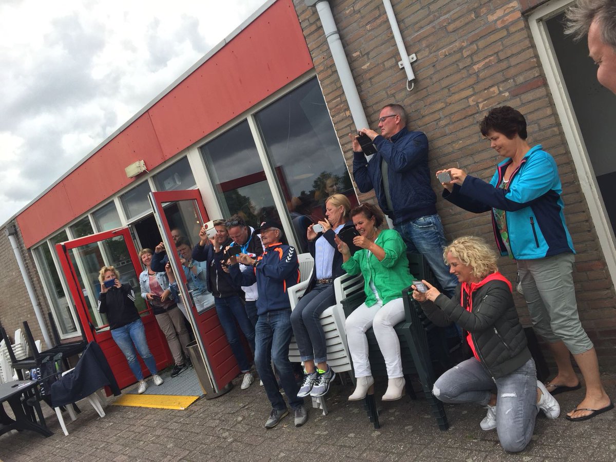 PripperWorkum's tweet image. De winnaars van vandaag. 1e klas dames in Workum. #kaatsen #workum #KNKB