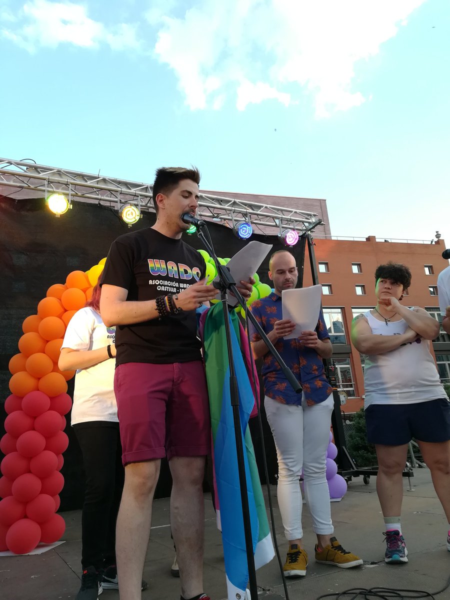 JormazabalF's tweet photo. Un honor ser amigo de dos activistas🌈 como @Dela_sama y @Alcuencaz y compartir con todxs los hermanxs de @WadoAsociacion @CR_WadoLGTBI @Abanico_LGTBI @AlmansaEntiende @plural_lgtb otro día histórico en #CastillaLaMancha en defensa de los #DDHH #LGTBI #OrgulloCLM2018 #CR https://t.co/pcljQHsRTj