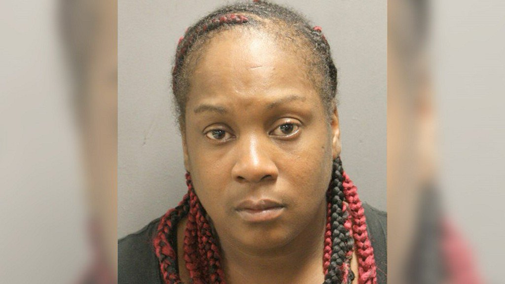 Mom accused of leaving child in hot car while shoplifting in Walmart on.11alive.com/2ykD2OG https://t.co/XzGA6MwGoo