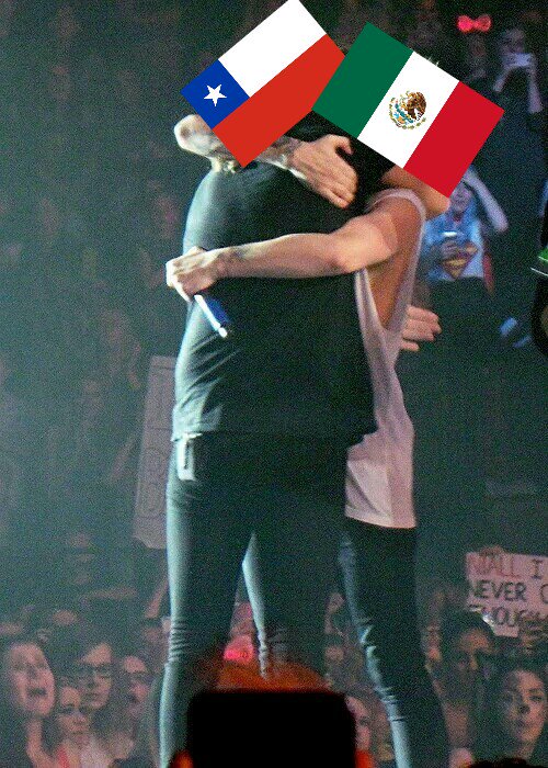 neonlights167's tweet photo. ES INCREÍBLE EL APOYO QUE LOS CHILENOS NOS ESTÁN DANDO, GRACIAS!!!
#DesmadreMundialista
#PedaMitAlemania 
#AlemaniaEmbriagameEsta 
#AlemaniaSienteElChileMexicano
#PartyChilensisFtChexico https://t.co/RBzKyFDj6X