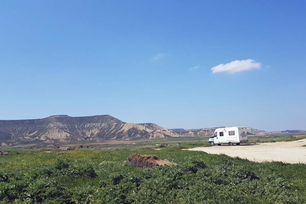 trizia_corral's tweet photo. Las Bardenas Reales de Navarra desde Arguedas en coche https://t.co/dwLxcxOaDQ https://t.co/DwBptwKjec