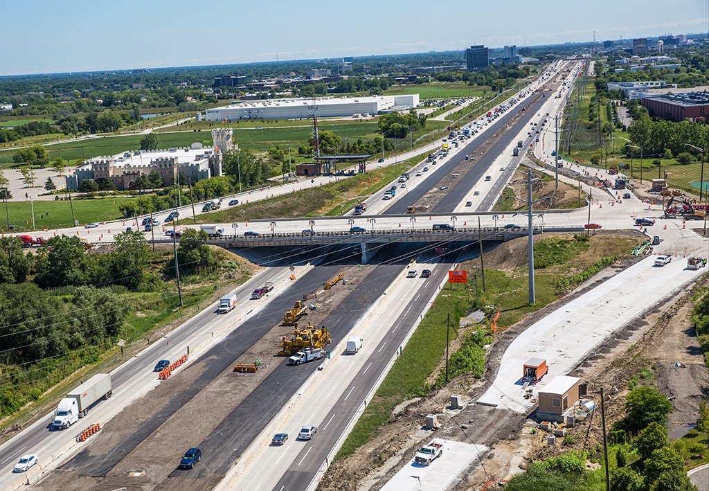 ILTollway's tweet photo. Coming home from a trip today? Traffic patterns in construction zones may have changed while you were gone. Work zone safety is everybody's responsibility. Do your part. Slow Down. Pay attention. Don't tailgate. #SeeOrange #SlowDown https://t.co/xAd6kK4tbN