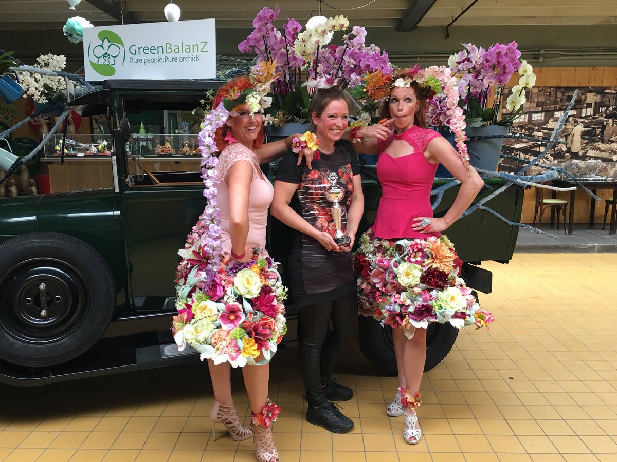 Wethouder Robert van Rijn reikte vandaag de prijzen uit bij de Hana Ike battle bij #flowerfestival wat een prachtig evenement om Aalsmeer op de internationale kaart te zetten!
