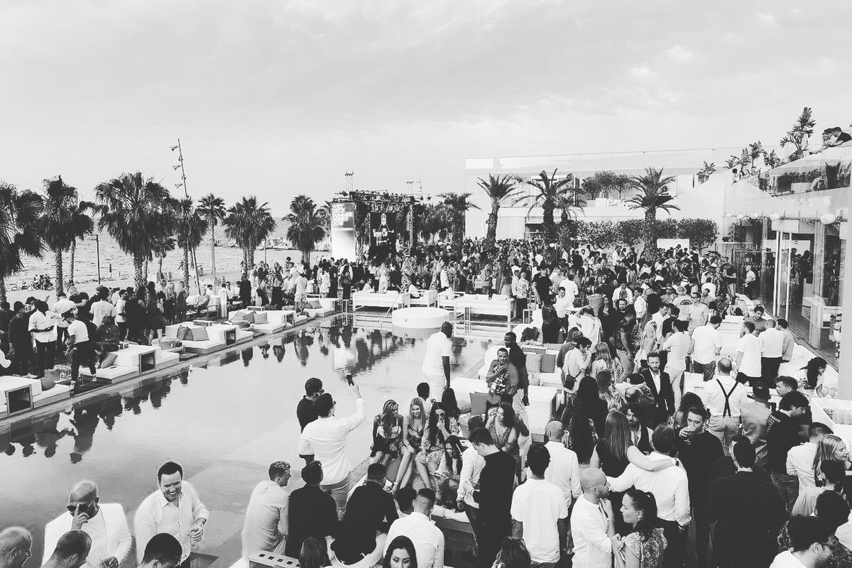 James_Meid's tweet photo. Today I’m back to #wetdeck summer series opening from 19 and 23 back to closing. 
Don’t miss it and put it on the guest list. 
#guestlist #warmup #party #openairparty #housemusic #wbarcelona #summer #poolparty #people #dance #cocktails #jamesmeid #techhouse #deephouse #funkyhouse https://t.co/DJsclOzAG1