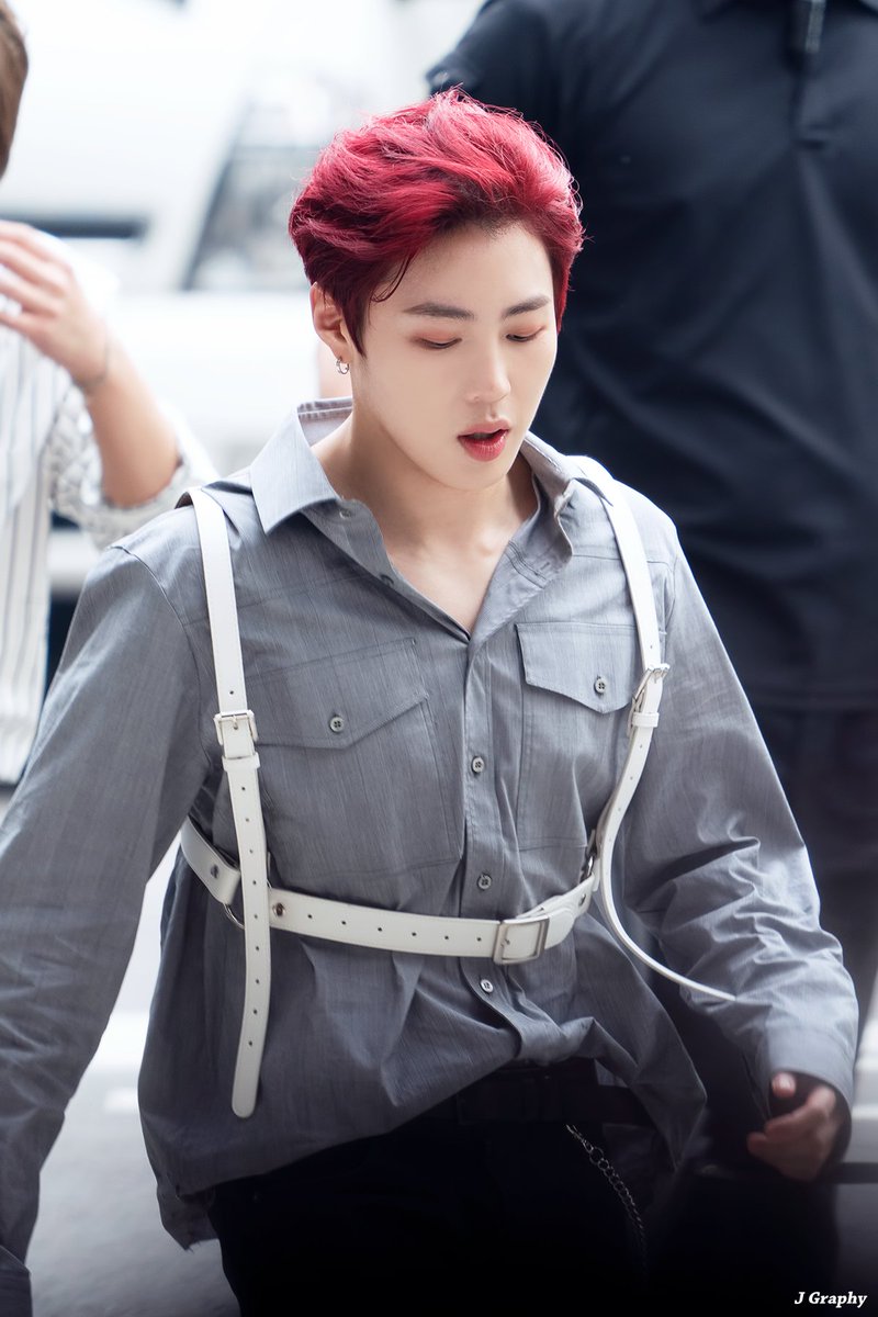 jgraphy0322's tweet photo. 180617 목동 팬싸인회 출근
오늘 약간 성운이의날 뭐 그런거예요?🙊
복가에 별어플에.. 행복😆

https://t.co/BZkfxPf5bN
https://t.co/0o8j5AIV5p
https://t.co/XMrjmXKUuJ

#워너원 #하성운 #성운 #HASUNGWOON #SUNGWOON #WANNAONE https://t.co/ajgDNJIXya