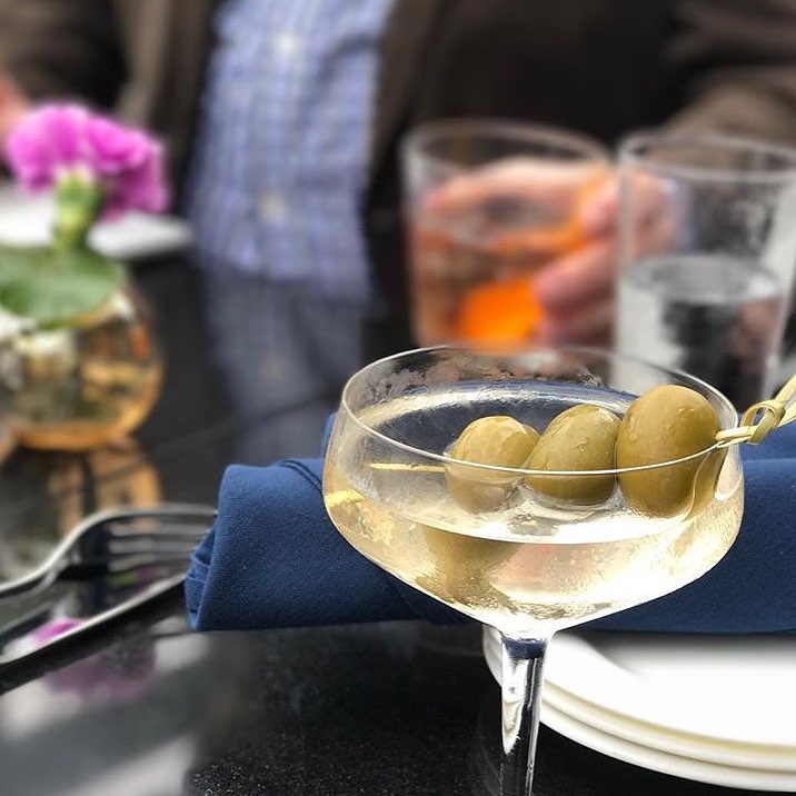 SpyglassNYC's tweet photo. The classics never go out of style. Happy Father's Day. πΈ#spyglassnyc #charliepalmer #archergrams #cocktailporn #rooftopsnyc https://t.co/jRiMknS0ow